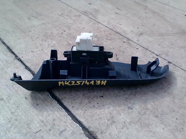 bontott NISSAN ALMERA II Jobb hátsó Ablakemelő Kapcsoló