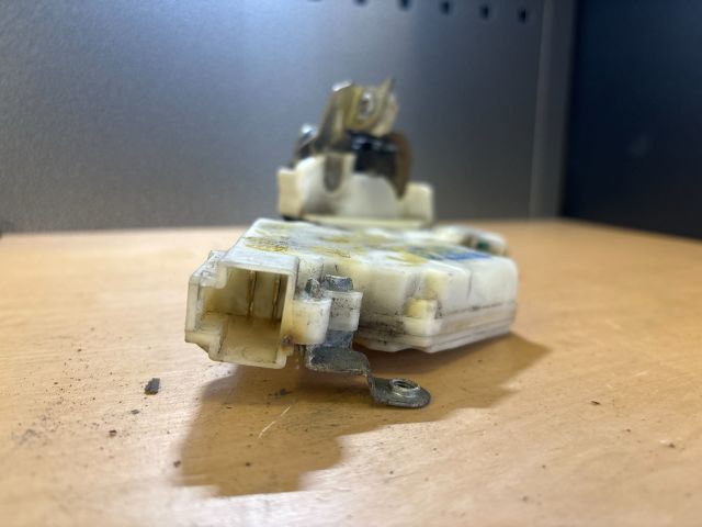 bontott NISSAN ALMERA II Jobb hátsó Ajtózár