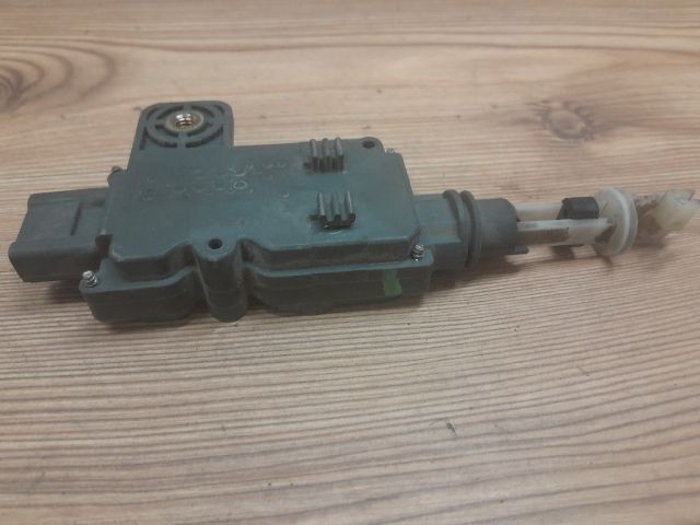 bontott NISSAN ALMERA II Központizár Motor Csomagtérajtó