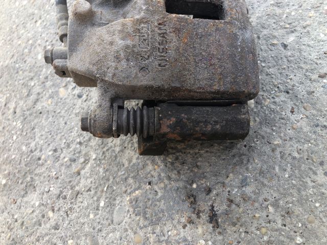 bontott NISSAN ALMERA TINO Jobb első Féknyereg Munkahengerrel