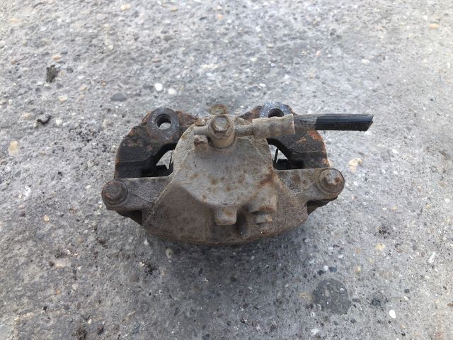 bontott NISSAN ALMERA TINO Jobb első Féknyereg Munkahengerrel