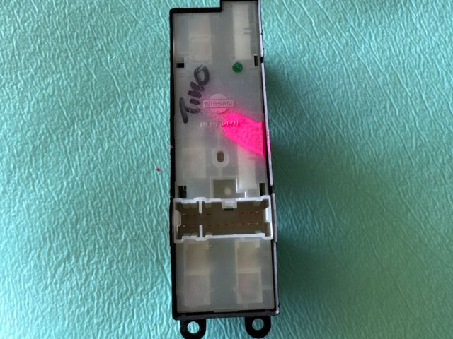 bontott NISSAN ALMERA TINO Ablakemelő Kapcsoló Négyes / Kettes