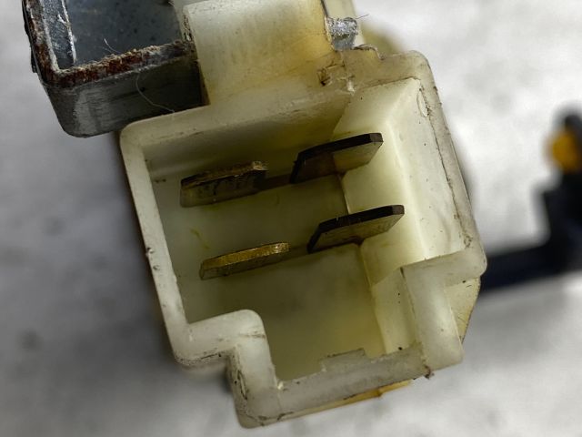 bontott NISSAN ALMERA TINO Bal első Ajtózár