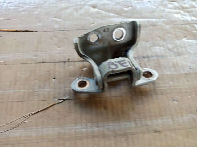 bontott NISSAN ALMERA TINO Bal első Alsó Zsanér