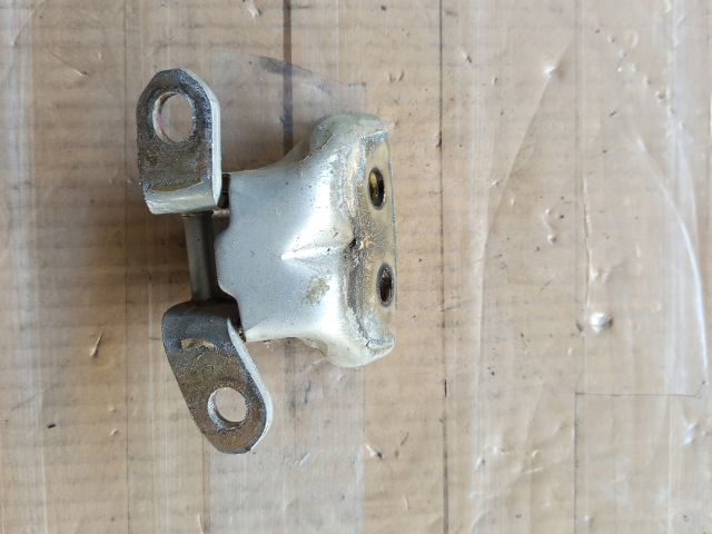 bontott NISSAN ALMERA TINO Bal első Alsó Zsanér