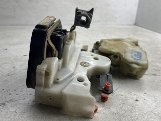 bontott NISSAN ALMERA TINO Bal hátsó Ajtózár