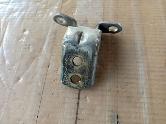 bontott NISSAN ALMERA TINO Bal hátsó Alsó Zsanér