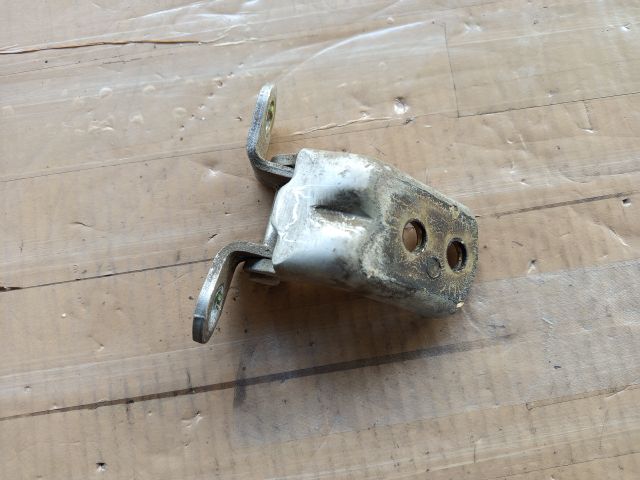 bontott NISSAN ALMERA TINO Bal hátsó Alsó Zsanér