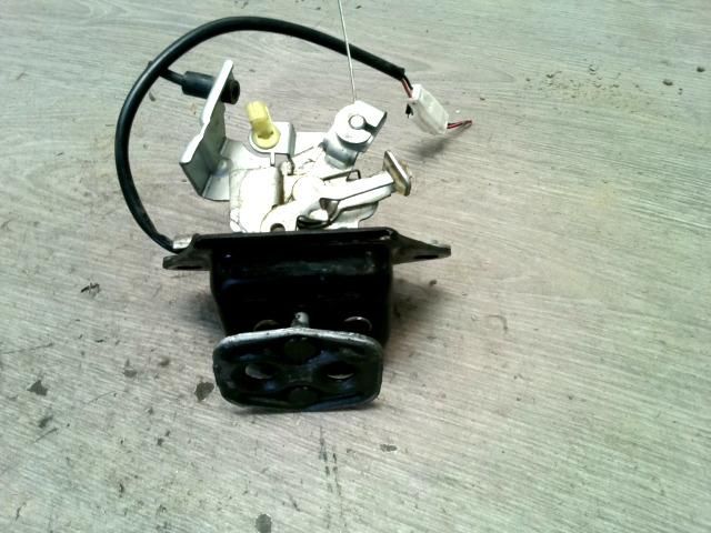 bontott NISSAN ALMERA TINO Csomagtérajtó Zárszerkezet