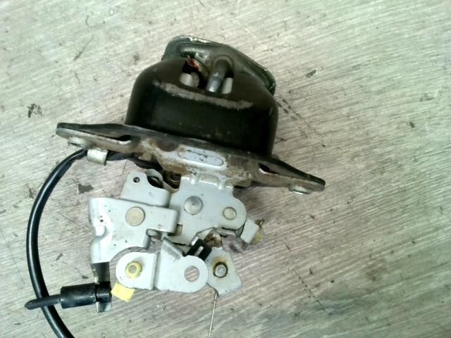 bontott NISSAN ALMERA TINO Csomagtérajtó Zárszerkezet