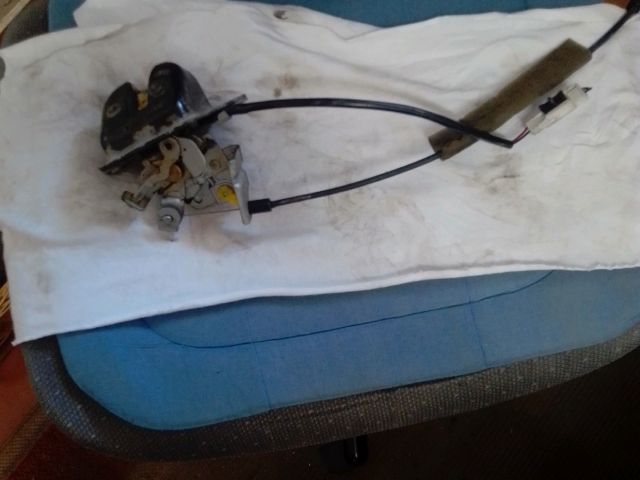 bontott NISSAN ALMERA TINO Csomagtérajtó Zárszerkezet