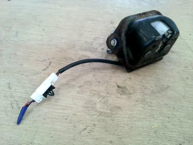 bontott NISSAN ALMERA TINO Csomagtérajtó Zárszerkezet