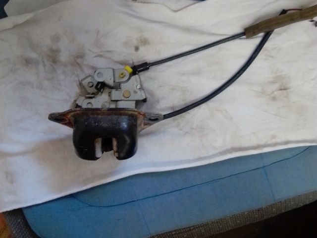 bontott NISSAN ALMERA TINO Csomagtérajtó Zárszerkezet