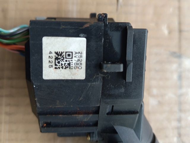 bontott NISSAN ALMERA TINO Első Ablaktörlő Kar