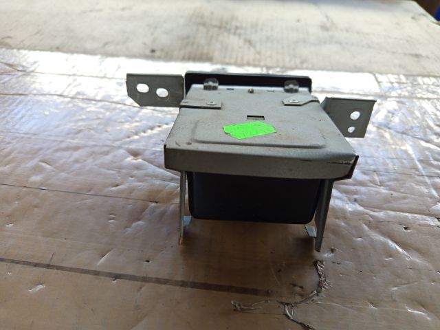 bontott NISSAN ALMERA TINO Első Hamutartó