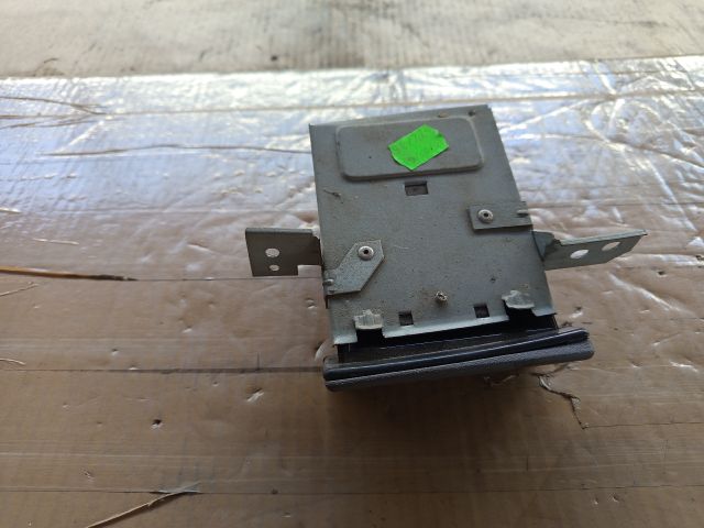 bontott NISSAN ALMERA TINO Első Hamutartó