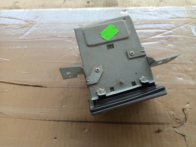 bontott NISSAN ALMERA TINO Első Hamutartó