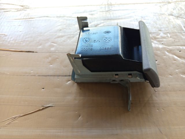 bontott NISSAN ALMERA TINO Első Hamutartó