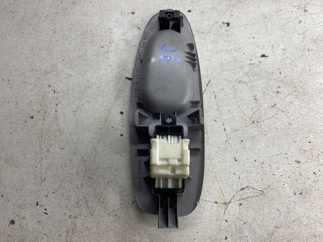 bontott NISSAN ALMERA TINO Jobb első Ablakemelő Kapcsoló