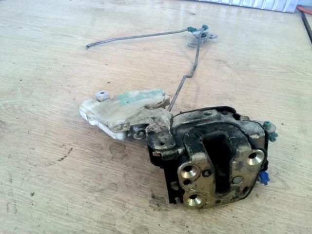 bontott NISSAN ALMERA TINO Jobb első Ajtózár