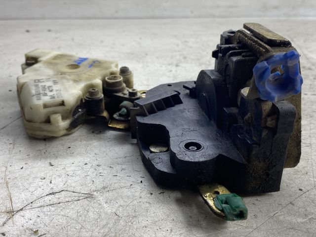 bontott NISSAN ALMERA TINO Jobb első Ajtózár