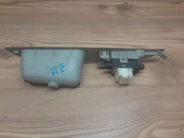 bontott NISSAN ALMERA TINO Jobb hátsó Ablakemelő Kapcsoló