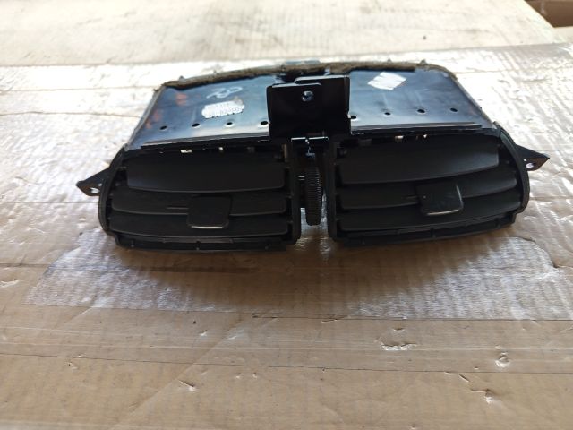 bontott NISSAN ALMERA TINO Középső Szellőző