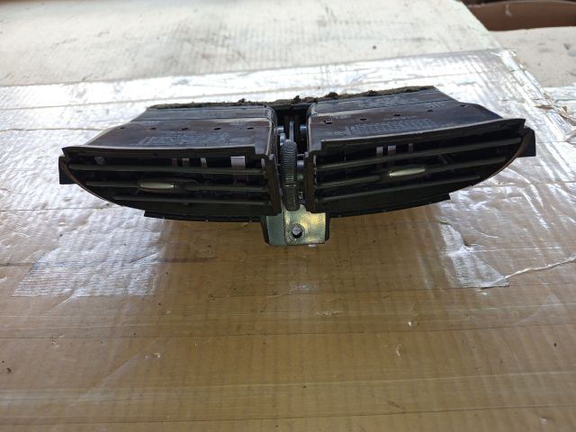 bontott NISSAN ALMERA TINO Középső Szellőző