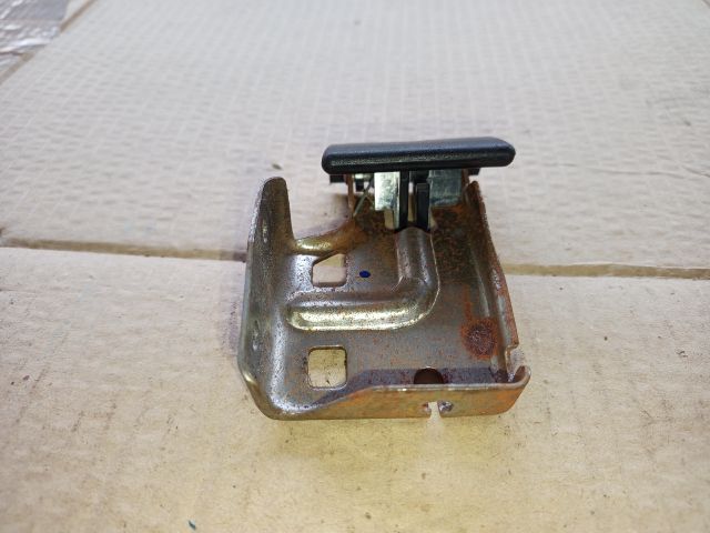 bontott NISSAN ALMERA TINO Motorháztető Nyitó Kar / Gomb