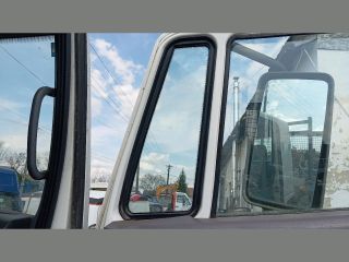 bontott NISSAN ATLEON Jobb első Fixüveg (Ajtóban)