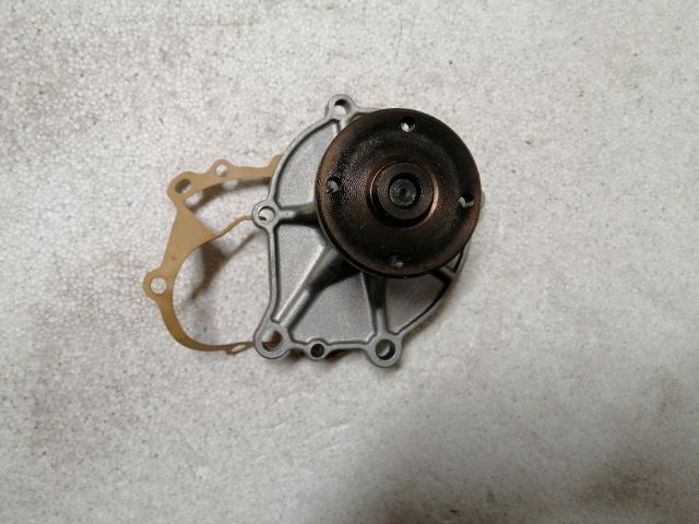 bontott NISSAN BLUEBIRD Vízpumpa