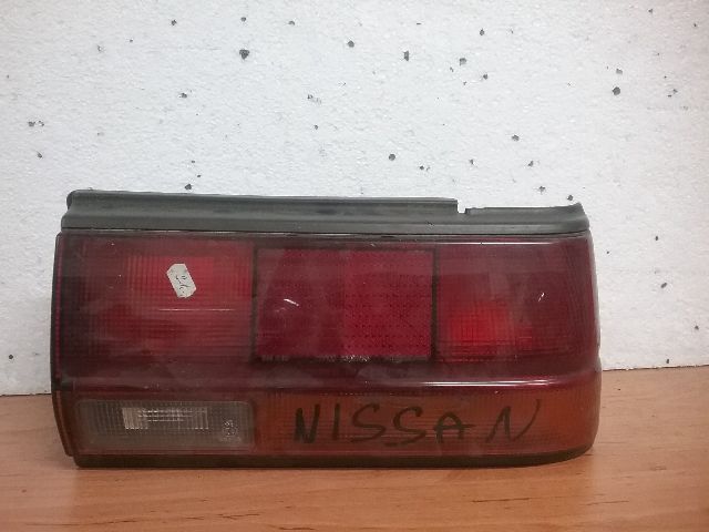 bontott NISSAN BLUEBIRD Jobb Hátsó Lámpa