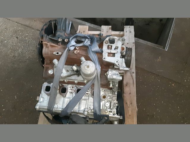 bontott NISSAN CABSTAR Motor (Fűzött blokk hengerfejjel)