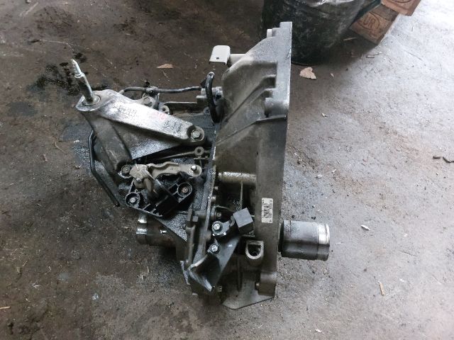 bontott NISSAN CUBE Váltó (Mechanikus)