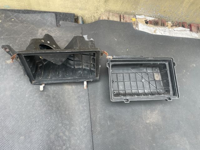 bontott NISSAN GT-R Légszűrő Ház