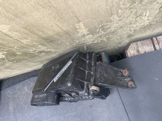 bontott NISSAN GT-R Légszűrő Ház