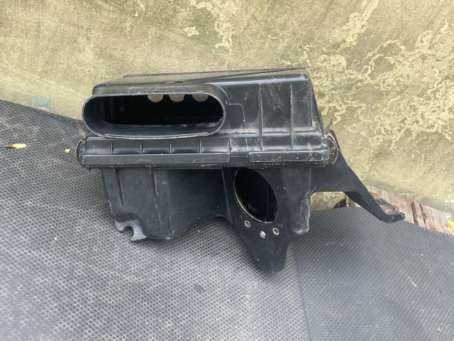 bontott NISSAN GT-R Légszűrő Ház