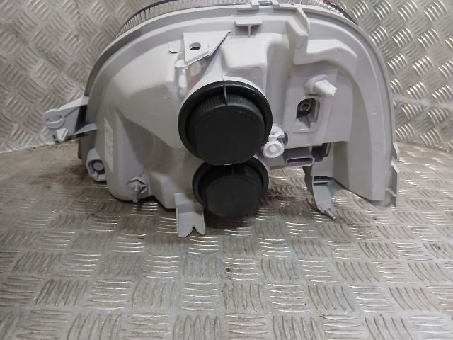 bontott NISSAN INTERSTAR Jobb Fényszóró