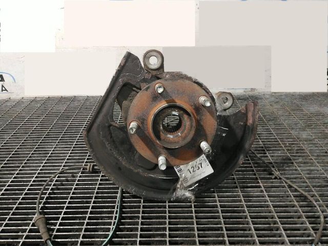 bontott NISSAN JUKE Bal első Csonkállvány