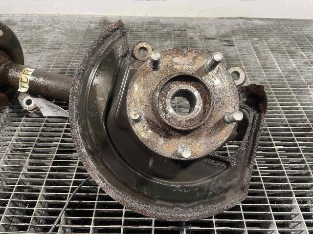 bontott NISSAN JUKE Jobb első Csonkállvány