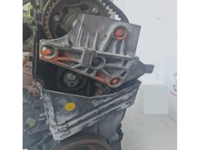 bontott NISSAN JUKE Motor (Fűzött blokk hengerfejjel)