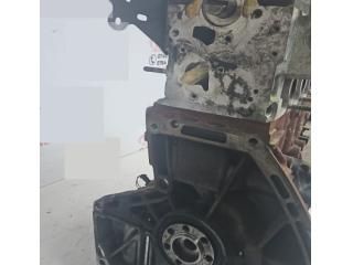 bontott NISSAN JUKE Motor (Fűzött blokk hengerfejjel)