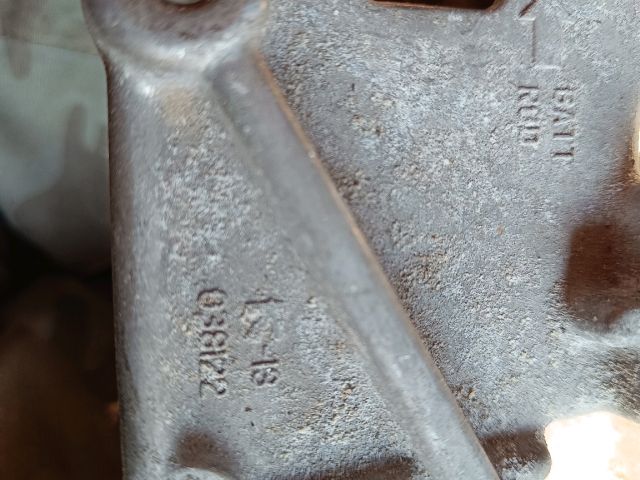 bontott NISSAN JUKE Motor Tartó Bak (Fém)