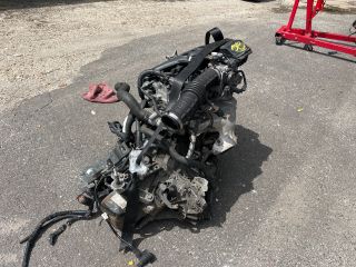 bontott NISSAN JUKE Motor (Fűzött blokk hengerfejjel)