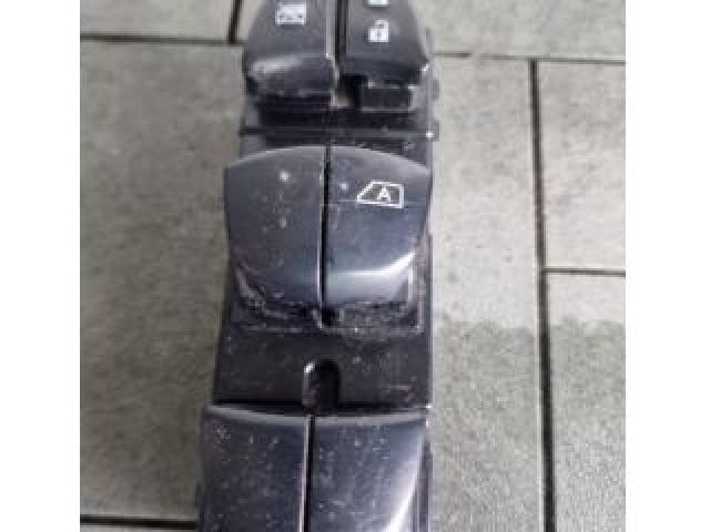 bontott NISSAN JUKE Ablakemelő Kapcsoló Négyes / Kettes