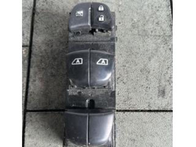 bontott NISSAN JUKE Ablakemelő Kapcsoló Négyes / Kettes
