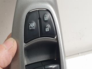 bontott NISSAN JUKE Bal első Ablakemelő Kapcsoló