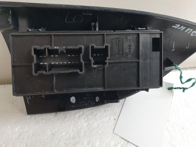 bontott NISSAN JUKE Bal első Ablakemelő Kapcsoló