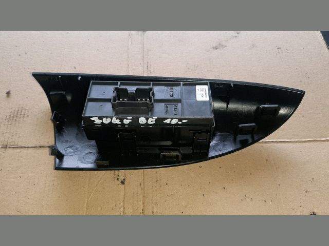 bontott NISSAN JUKE Bal első Ablakemelő Kapcsoló