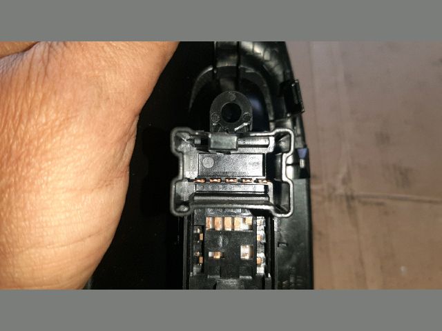 bontott NISSAN JUKE Bal hátsó Ablakemelő Kapcsoló